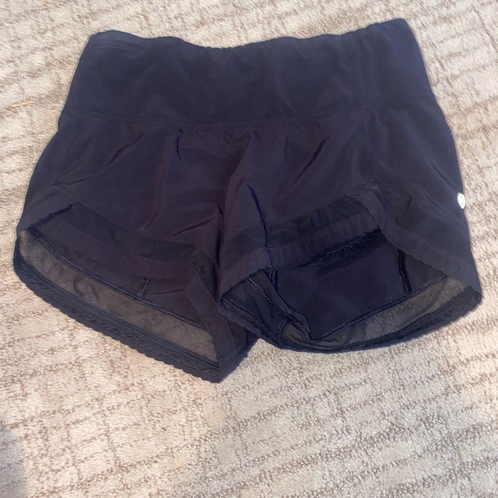 Size 2 RARE lulu short style. No longer sold